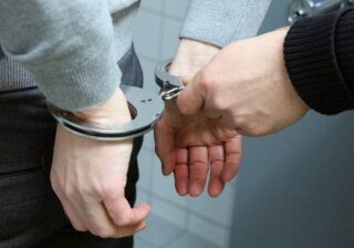В г. Семей полицейские по «горячим следам» задержали грабителя