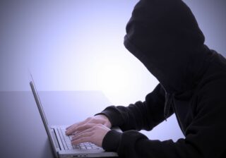 Семейлік студент курстық жұмыс сатып алам деп, алаяққа ұрынды
